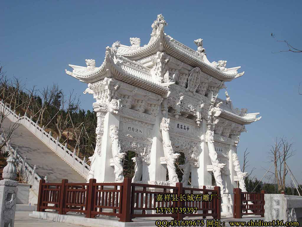 石雕牌坊造價(jià)從古到今為什么會(huì)這么的高，不是有一句話這樣說的嗎？“石頭有價(jià)，工藝無價(jià)。”
